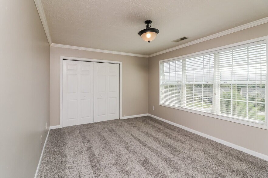 Building Photo - 210 Overlook Ct