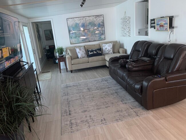 Building Photo - 55 Boca Chica Rd