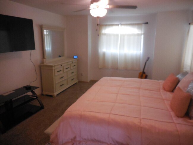 Building Photo - 12880 Haxby St