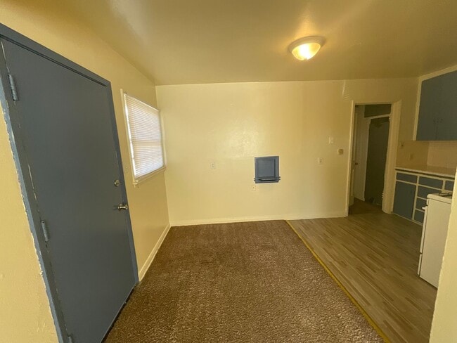 Building Photo - 1bed 1 bath Duplex