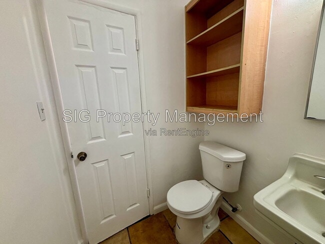 Building Photo - 13226 Maclay St