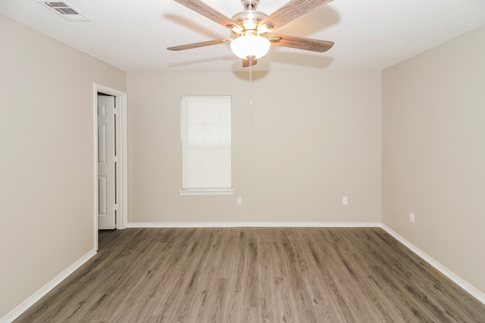 Building Photo - 12921 Robin Cir