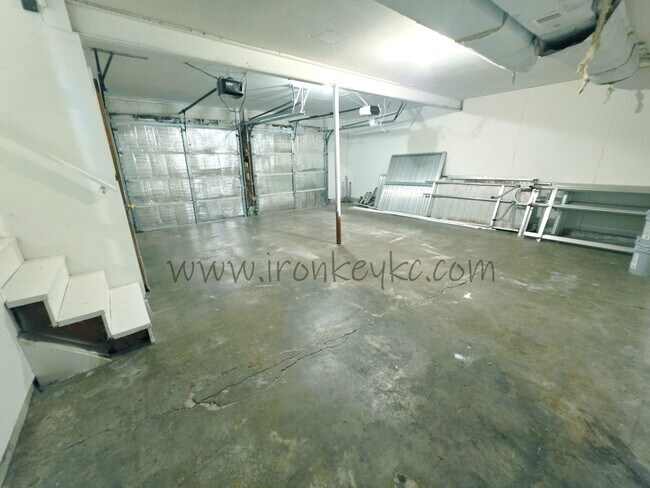 Building Photo - 7007 E 132 St
