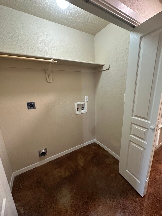 Building Photo - 2108 Pinckney Ct