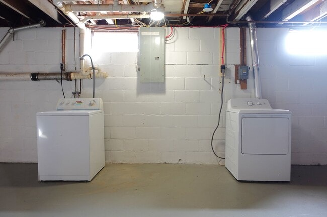 Building Photo - Updated 3 Bedroom / 2 Bath Home