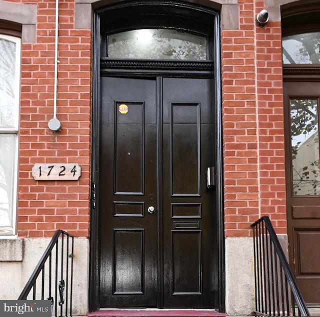 Building Photo - 1724 W Diamond St