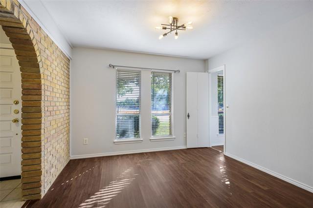 Building Photo - 2609 Pinehurst Dr