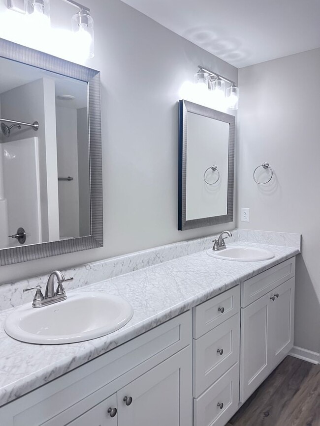 Building Photo - 631 Clary St