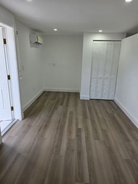 Building Photo - 9840 SW 47th St