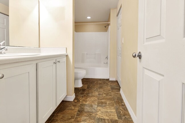 Building Photo - 5500 Bentgrass Dr