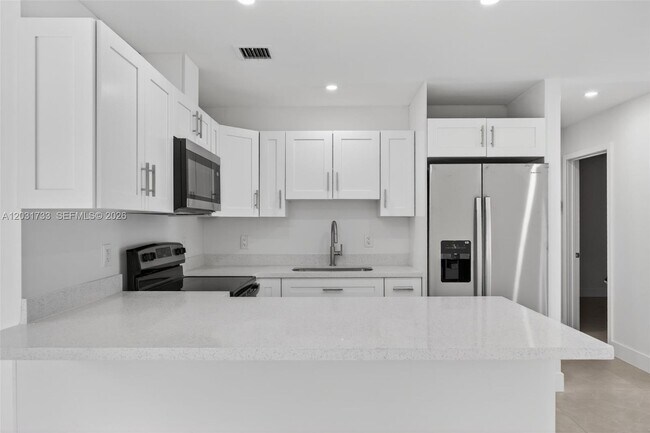 Building Photo - 10006 SW 23rd Terrace