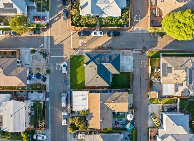 Building Photo - 765 Elkwood Ave