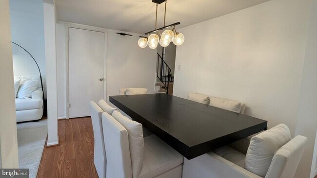 Building Photo - 16031 Dorset Rd