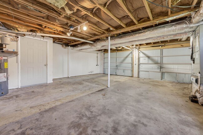 Building Photo - 3 Bedroom Pet Friendly Home For Rent Near Heritage Park!