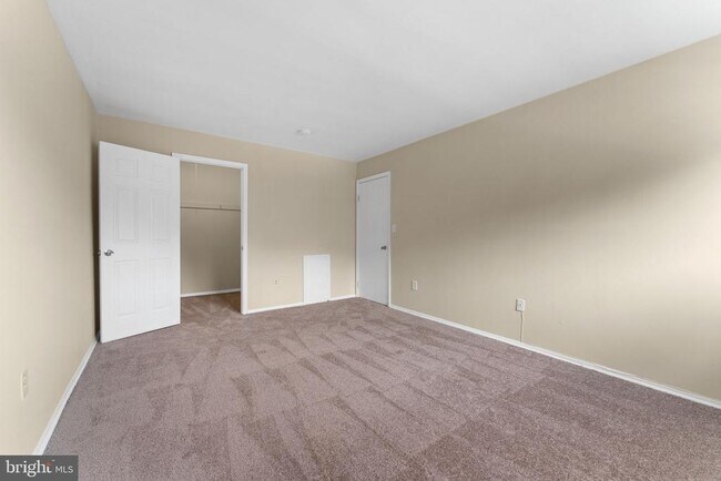 Building Photo - 5500 Karen Elaine Dr