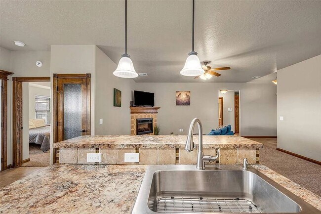Building Photo - VERY NICE HOME IN THE ROLLING HILLS AREA. PETS NEGOTIABLE WITH OWNERS APPROVAL