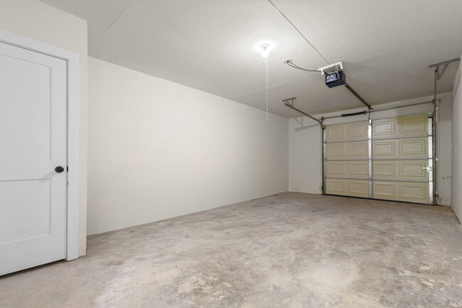 Building Photo - Lease Opportunity in Arlington!