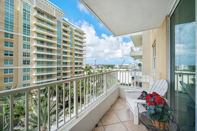 Building Photo - 700 E Boynton Beach Blvd