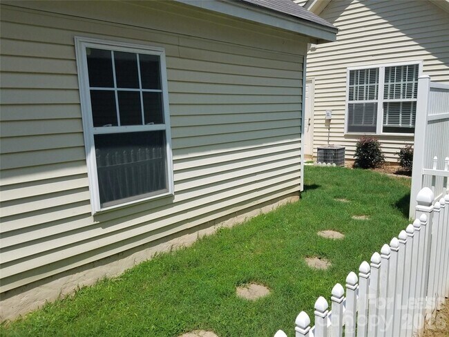 Building Photo - 11355 Deer Ridge Ln