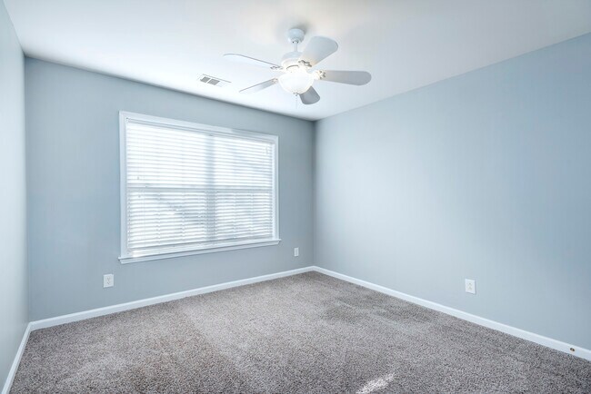 Building Photo - 2601 Potomac Ct