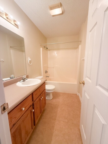 Building Photo - 412 E Pershing Ave