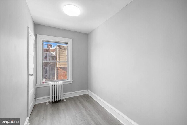 Building Photo - 5517 Ridgewood St