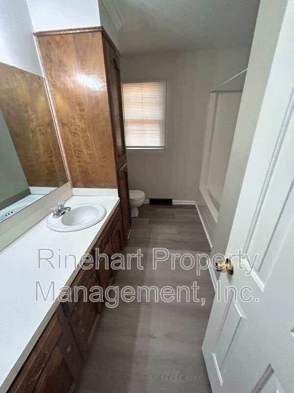 Building Photo - 480 Willowspring Ln