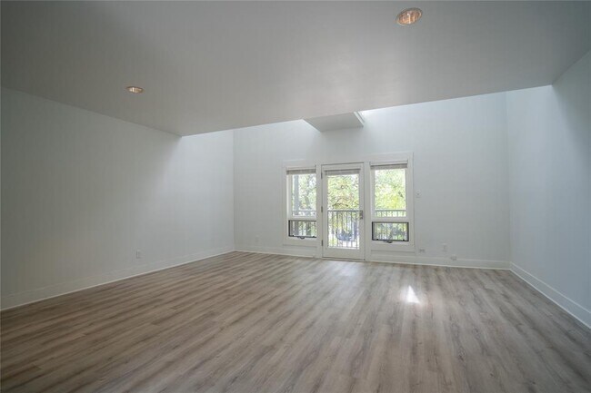 Building Photo - 2808 Greenville Ave