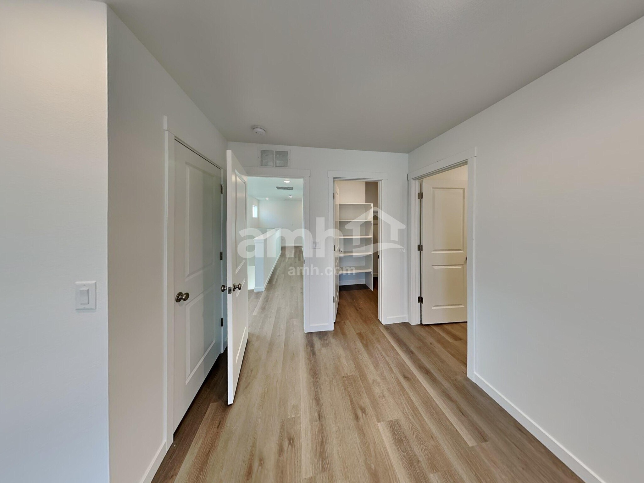 Building Photo - 324 N Addison Way
