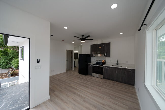 Building Photo - 98-352-352 Pono St