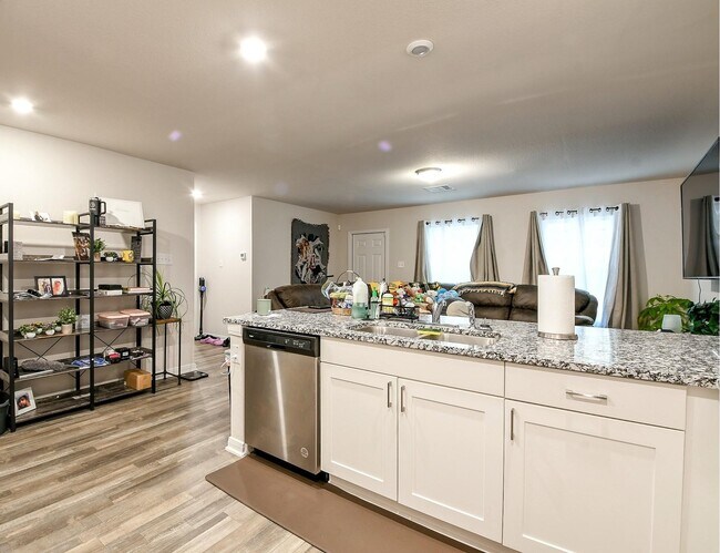 Building Photo - 10131 Cerritos dr