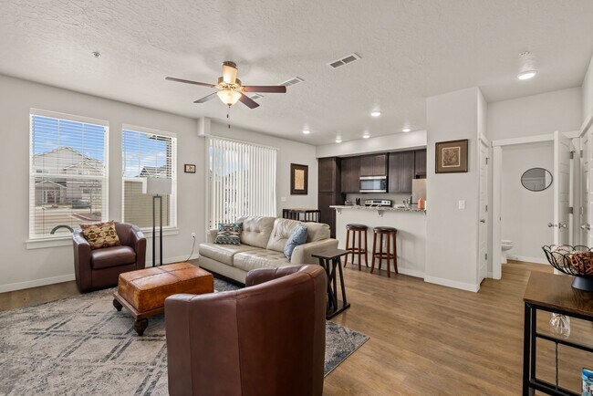 Building Photo - 7485 N Lucy Rose Ln