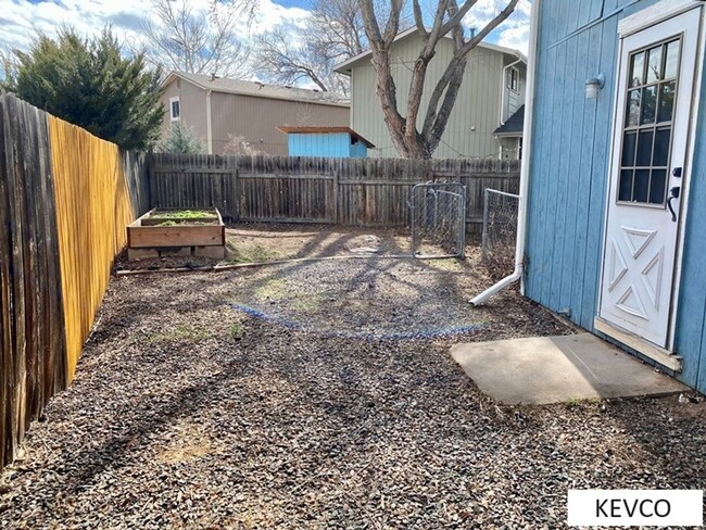 Building Photo - Beautiful Home with Great Back Yard!