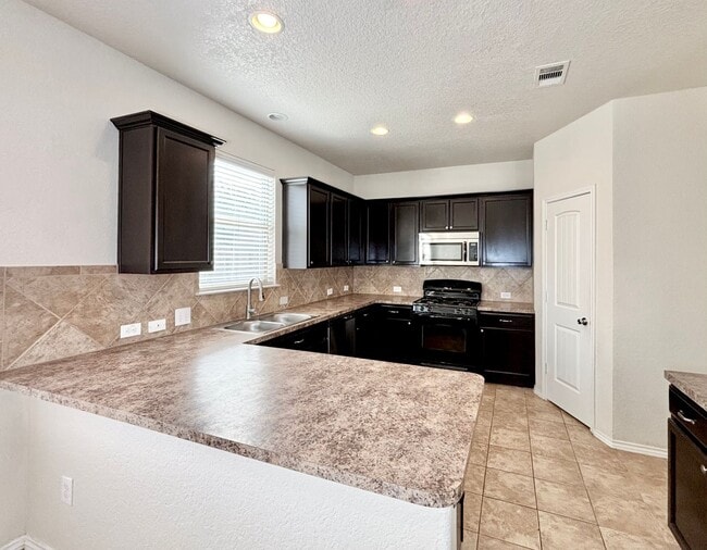 Building Photo - 3314 Candleside Dr