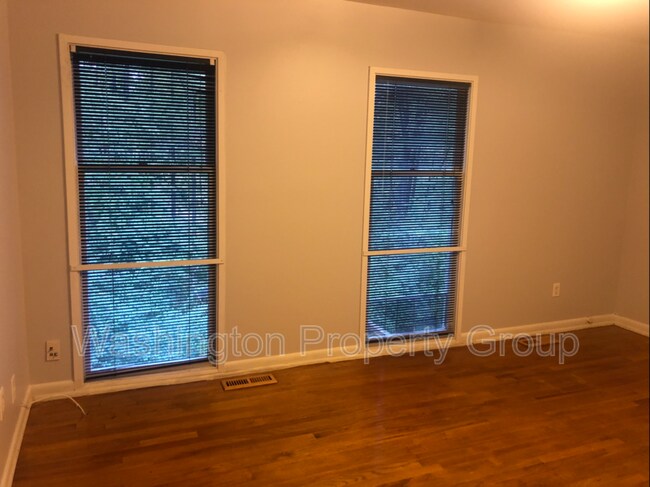 Building Photo - 1670 Wainwright Dr