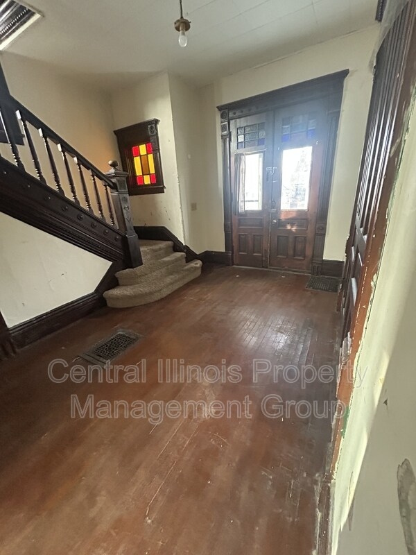 Building Photo - 407 E Monroe St