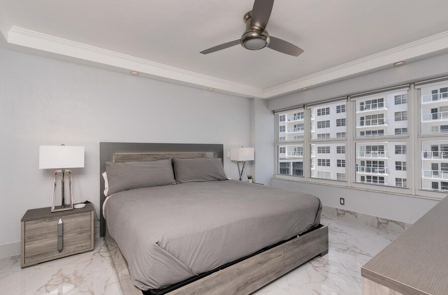 Building Photo - 3700 Galt Ocean Dr