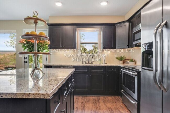 Building Photo - Upscale Kitchen with Finished Basement - N...