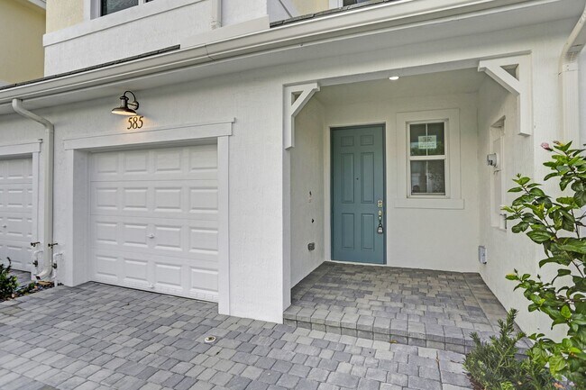 Building Photo - 585 Sanderling Cir