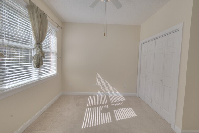 Building Photo - 6260 Alyssum Pl