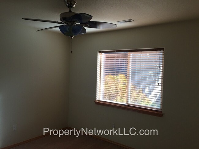 Building Photo - Great Gresham 3 Bedroom Home