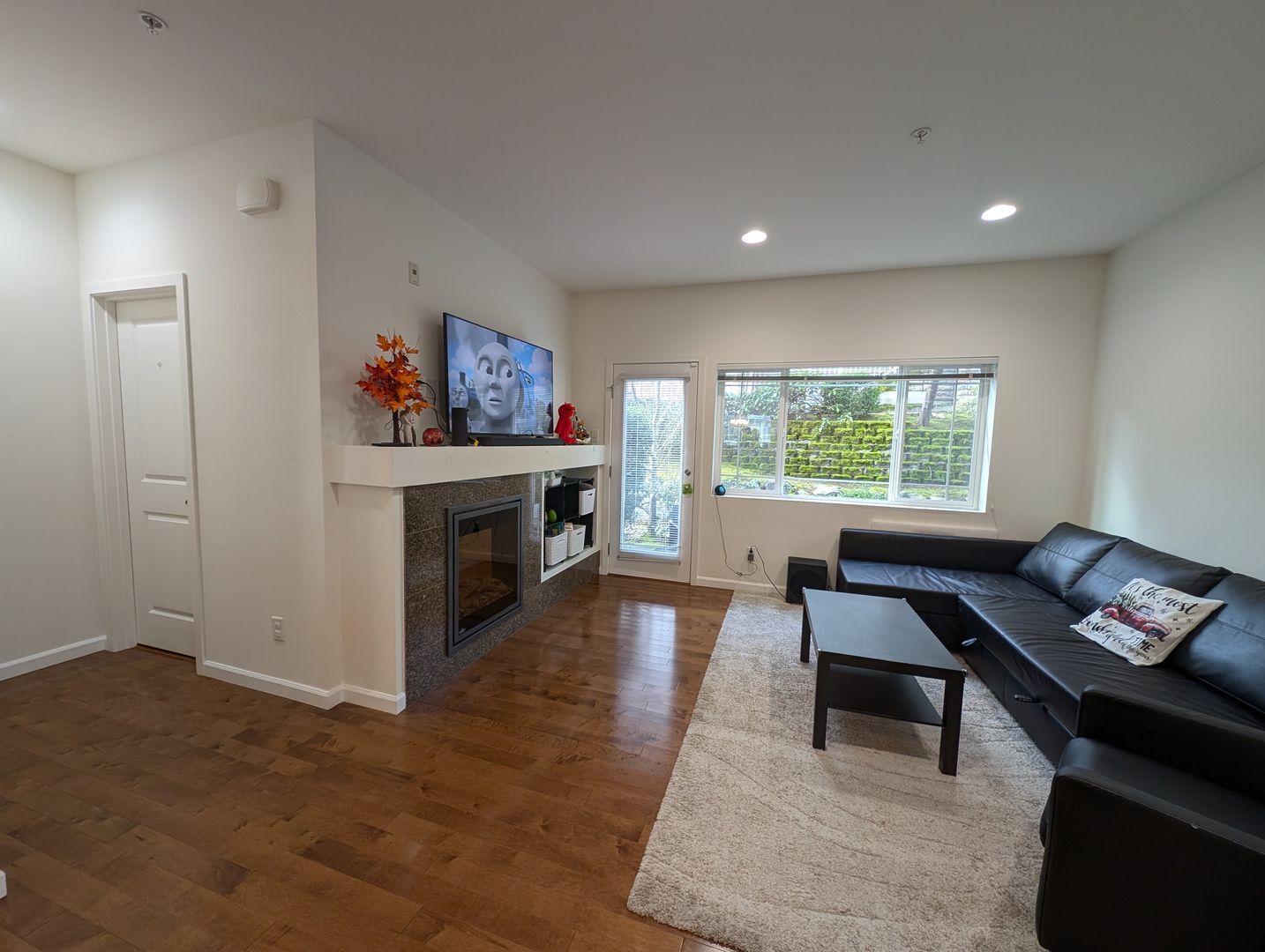 Building Photo - 15720 Manor Way