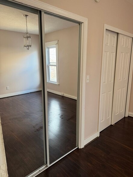 Building Photo - 807 Eagle St