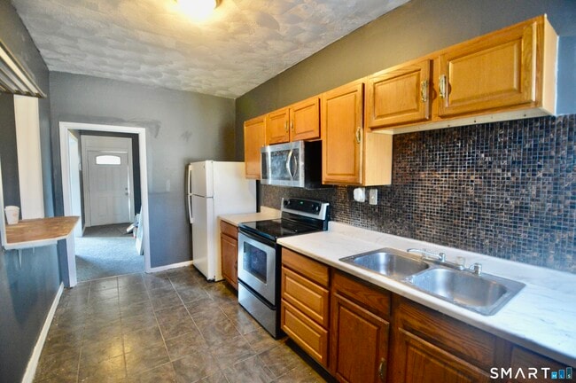 Building Photo - 308 Willow St