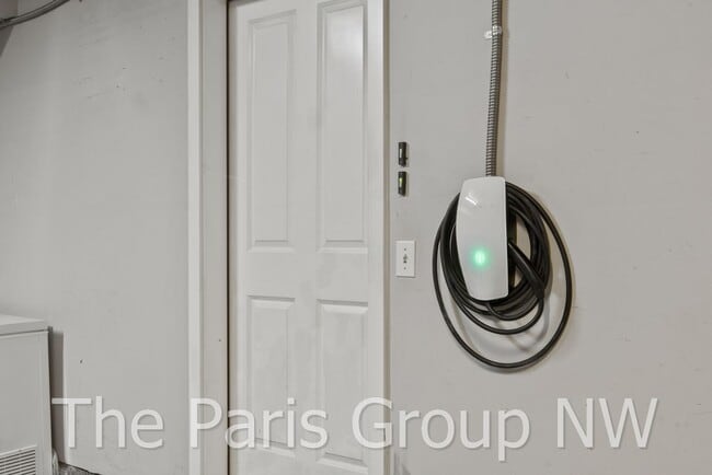 Building Photo - Marvelous Madison Valley Home * Central A/...