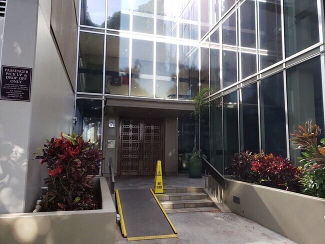 Primary Photo - Banyan Tree Plaza 1603