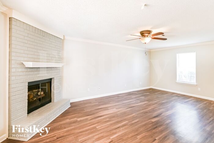 Building Photo - 8062 Ellis Rd