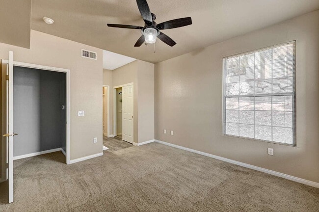 Building Photo - Ground Floor 2BD/2BA Condo in Gated Hender...