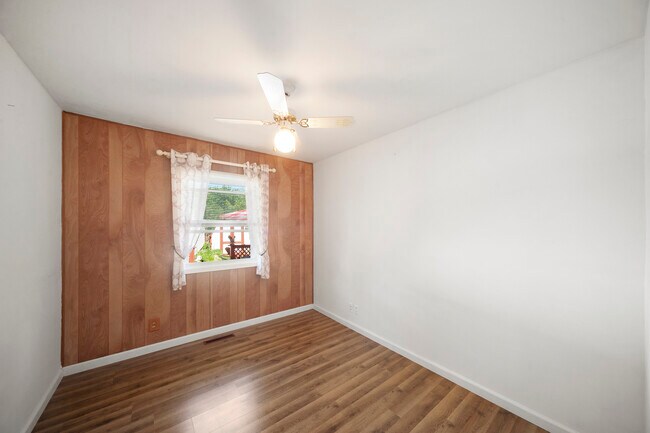Building Photo - 114 McCabe Dr