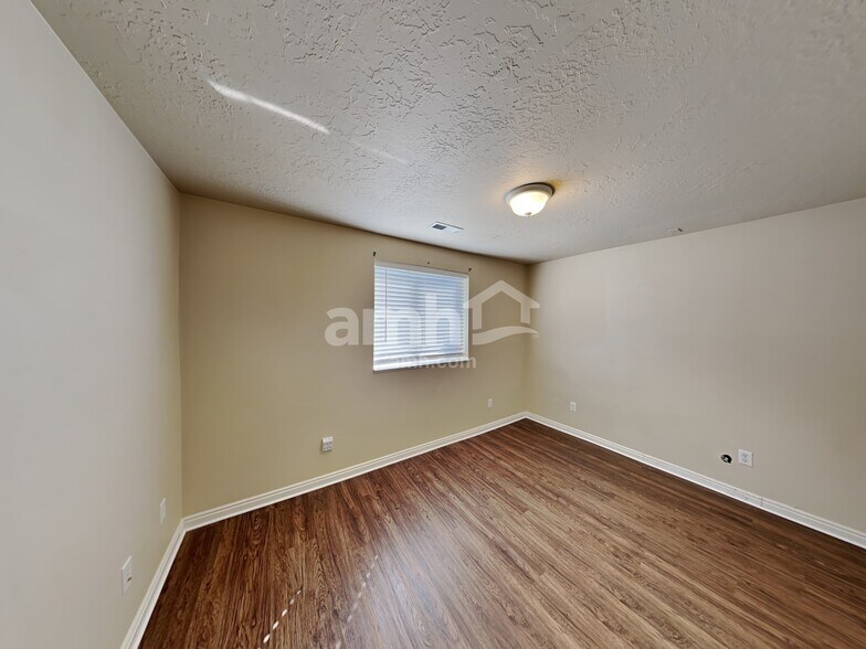 Building Photo - 2475 W 1325 N